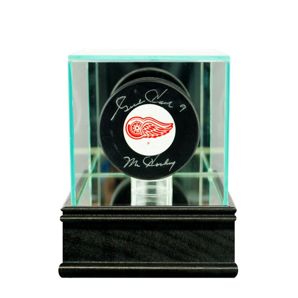 hockey puck and card display case Glass Premium Quality | Free Shipping preserving their original condition Zigfried von Schroeder and Printing:2X2 231 CardType:Legendary